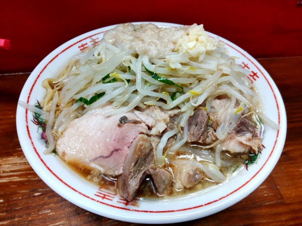 「ラーメン＋ブタ､ヤサイ アブラ」@ザ・ラーメンスモールアックスの写真