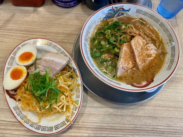 「特製ラーメン（白）＋替玉」@鯨人の写真
