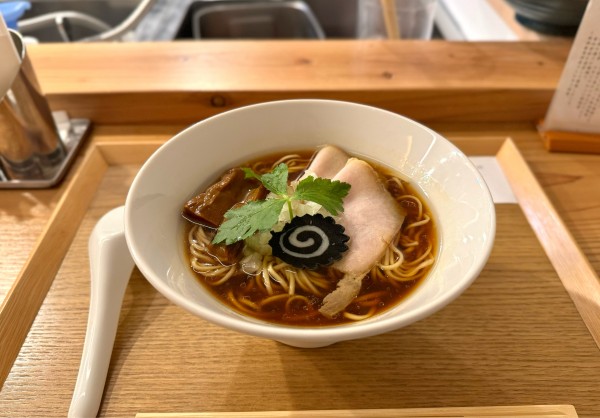 「炭火焼鯵煮干しそば ¥980」@銀座らぁ麺 しら石の写真