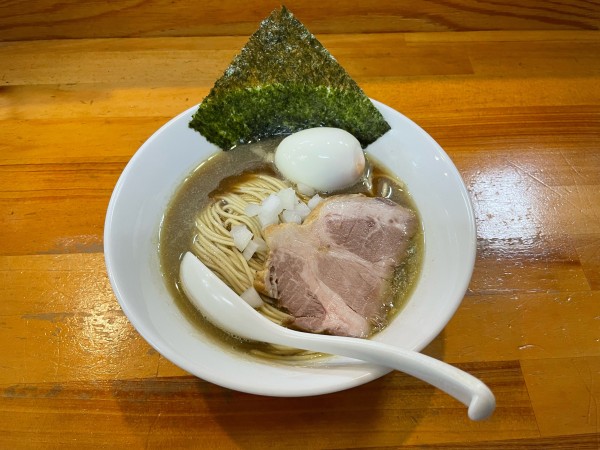 「醤油＋出汁打ち込み式味玉＋和え玉」@煮干中華ソバ イチカワの写真