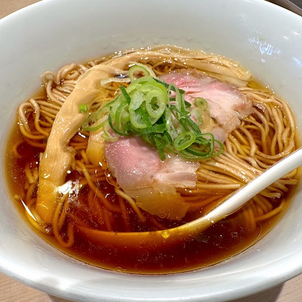 「醤油らぁ麺」@らぁ麺 六花の写真