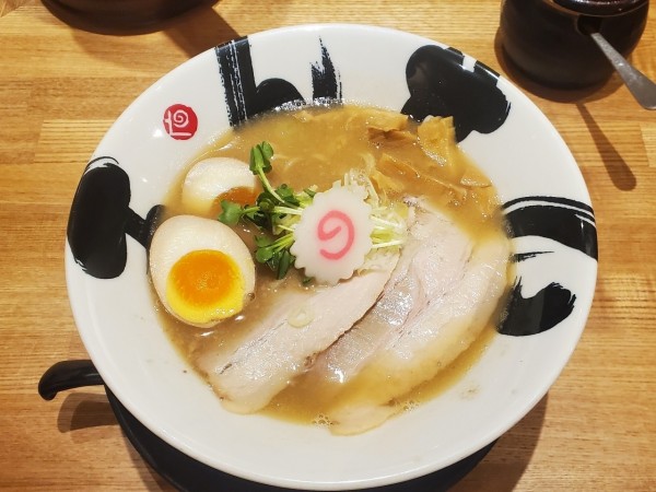 「味玉入り あわせあじ」@彩色ラーメン きんせい 高槻駅前店の写真