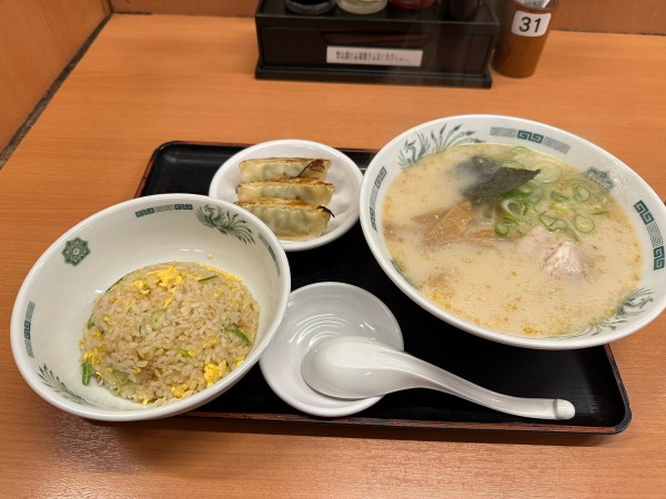 「とんこつラーメン」@熱烈中華食堂 日高屋 成瀬店の写真