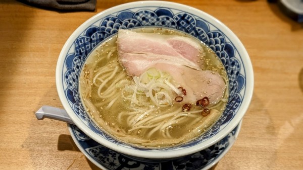 「塩そば（950円）」@中華蕎麦 時雨 コレットマーレ桜木町店の写真