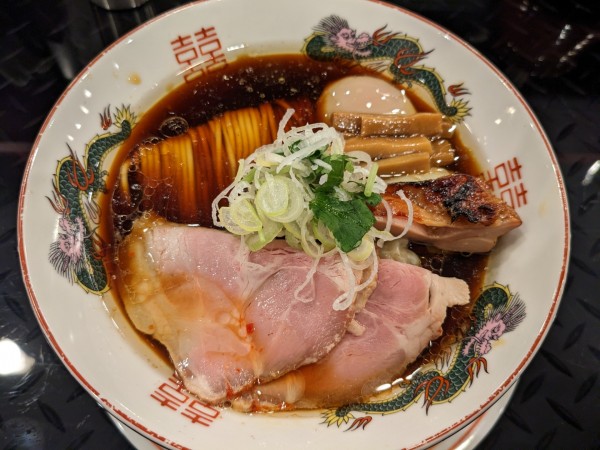 「特醤油ラーメン」@トーキョーニューミクスチャーヌードル 八咫烏 CHIKARABOの写真