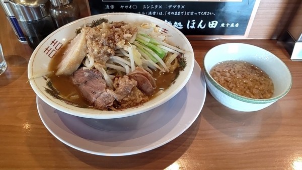 「ミニラーメン+豚カス入り味付けあぶら(ニンニク少し+アブラ)」@麺処 ほん田 東十条店の写真