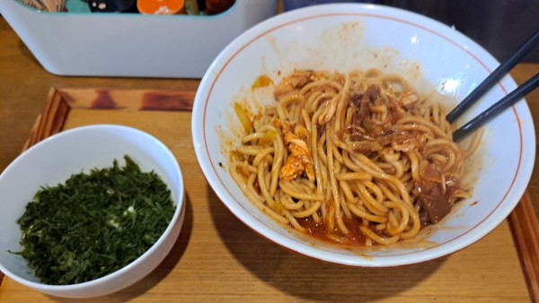 「和えソバ忍辛250g」@UMAMI SOUP Noodles 虹ソラの写真
