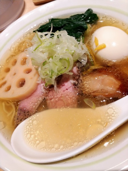 「鶏塩ラーメン」@小さな野はらの木の下での写真