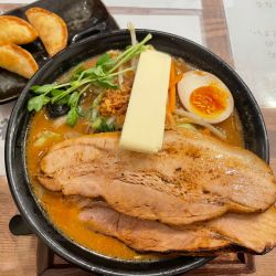 かぶりつきチャーシュー味噌らぁめん