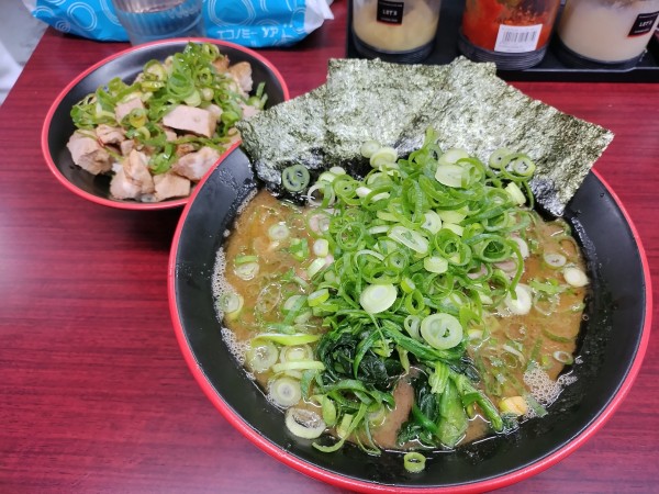 「九条ネギラーメン950円＋まかない飯200円」@麺家 紫極 大泉学園店の写真