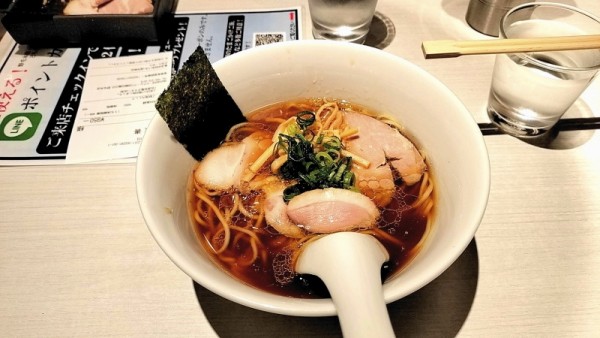 「淡麗醤油ラーメン９５０円」@淡麗拉麺 己巳の写真