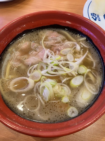 「牛さしとろラーメン」@無添くら寿司 小金井店の写真