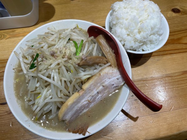 「味噌ラーメン、ライス」@味噌麺処 花道庵 北参道店の写真