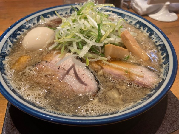 「味玉入煮干しそば」@麺屋 八海山の写真