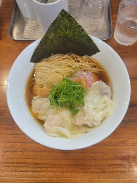 「醤油そば + 海老わんたん」@アメノオトの写真