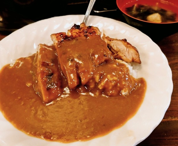 「焼き鳥丼カレー」@鳥やす 支店の写真