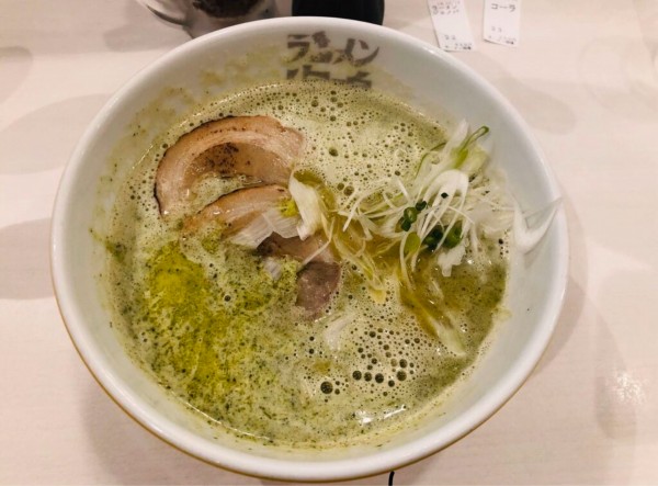 「博多豚骨＋ジェノベーゼ！」@ラーメン海鳴 福岡空港店の写真