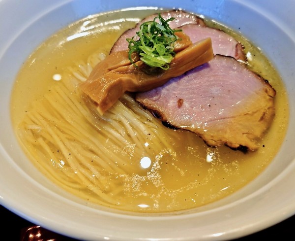 「名古屋コーチンの極上炙り肉中華そば塩」@湯菜坊の写真