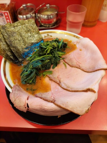 「チャーシューメン中＋レン草＋ライス」@家系ラーメン 裏大輝家 青物横丁店の写真