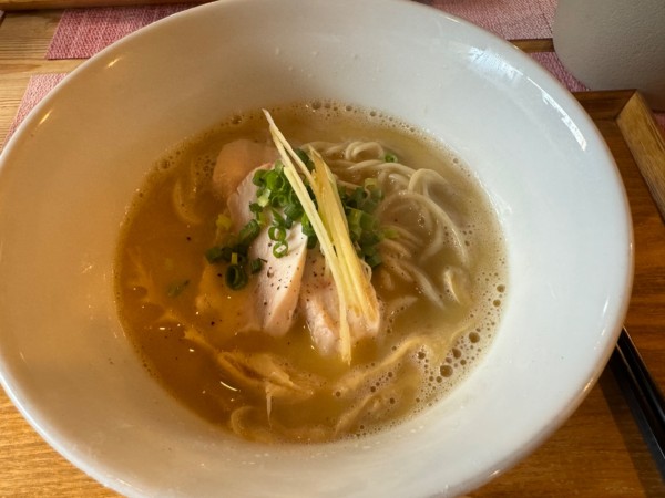 「【限定】鶏白湯の生姜乗せ」@中華蕎麦 はざまの写真