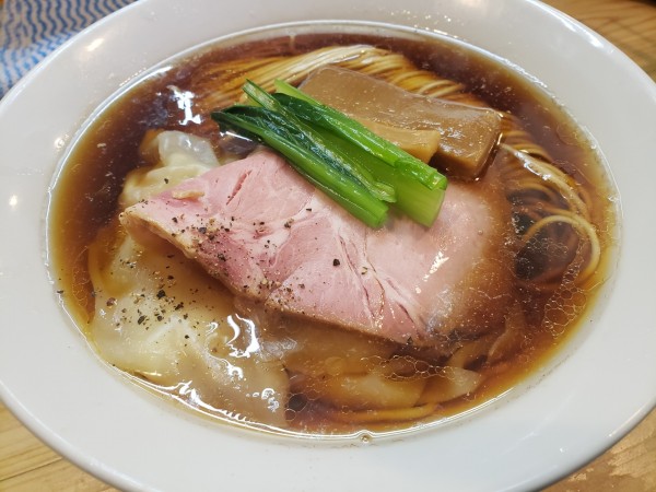 「醤油ワンタン中華そば」@世田谷中華そば 祖師谷七丁目食堂の写真