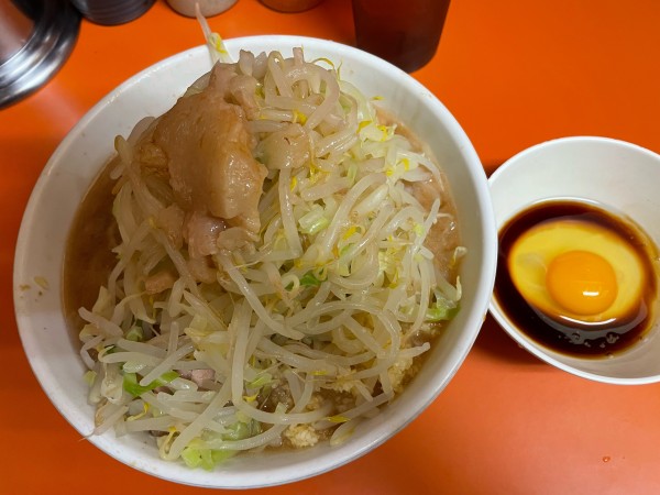 「ラーメン 100％すき焼きタレ卵¥1,020」@ラーメン二郎 相模大野店の写真
