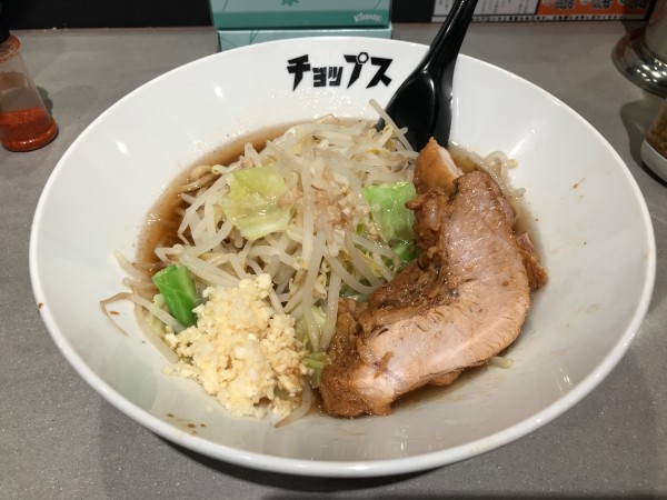 「醤油豚骨らーめん　900円」@まぜそば 渋谷 チョップスの写真