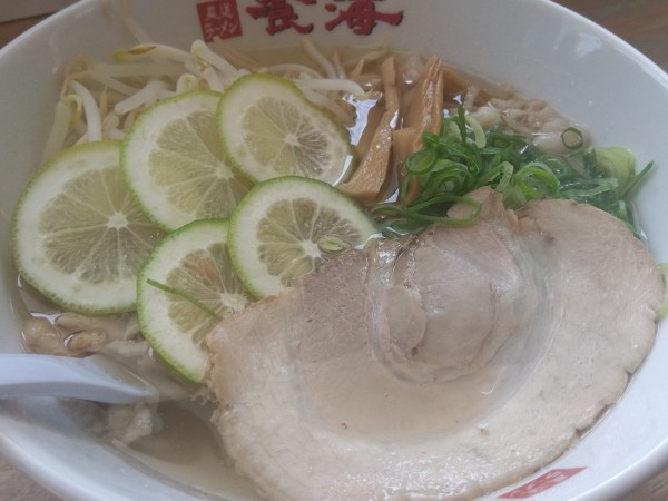 「（20食限定）瀬戸内塩レモンラーメン¥900」@尾道ラーメン 喰海の写真
