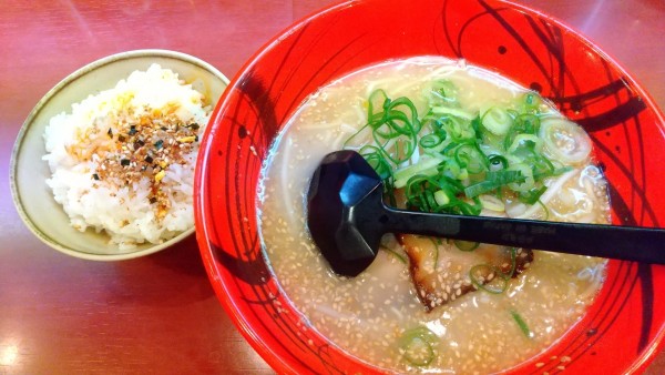 「げんこつラーメン+ライス(¥700+100※)」@博多ラーメンげんこつ 梅田店の写真