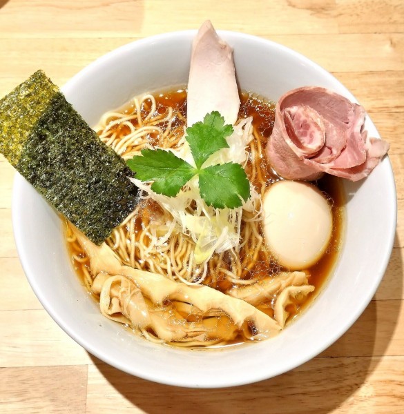 「鶏そば醤油 810円＋味付玉子 100円」@麺屋 れんしんの写真