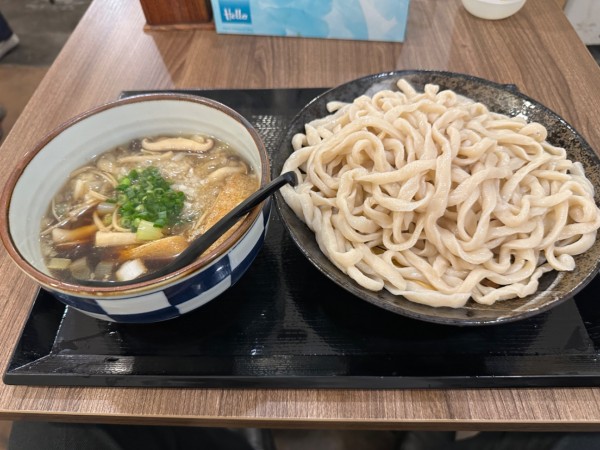 「キノコつけ汁うどん（大盛・560g）1,100円→900円」@上州濃厚激辛うどん 麺蔵の写真