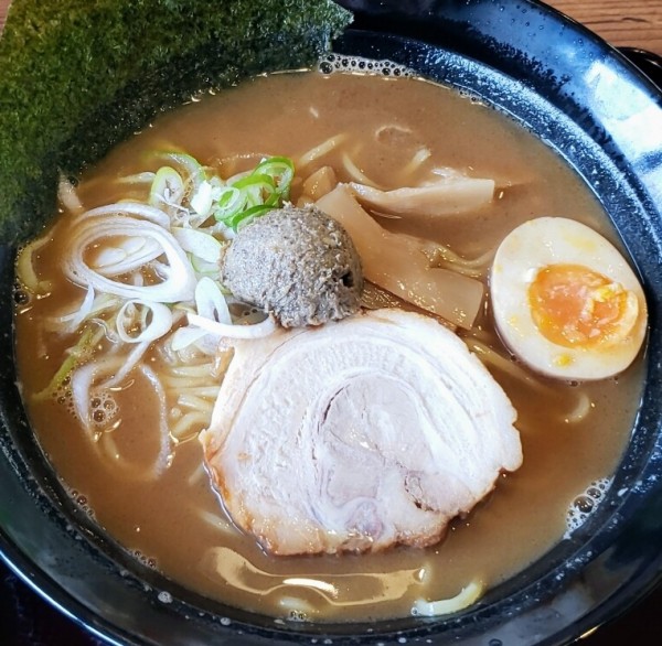 「【期間限定】煮干し中華そば(大盛無料) 690円」@北海道らぁめん 伝丸 水戸笠原店の写真