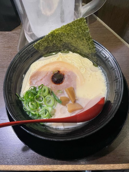 「豚骨ラーメン(820円)」@油そば総本店 新宿東口アルタ裏店の写真