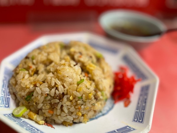 「チャーハン 880円 ギョーザ 380円」@中華料理 マルシン飯店の写真