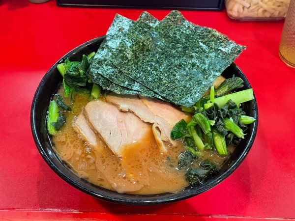 「チャーシュー麺、青菜」@杉田家 千葉駅前店の写真