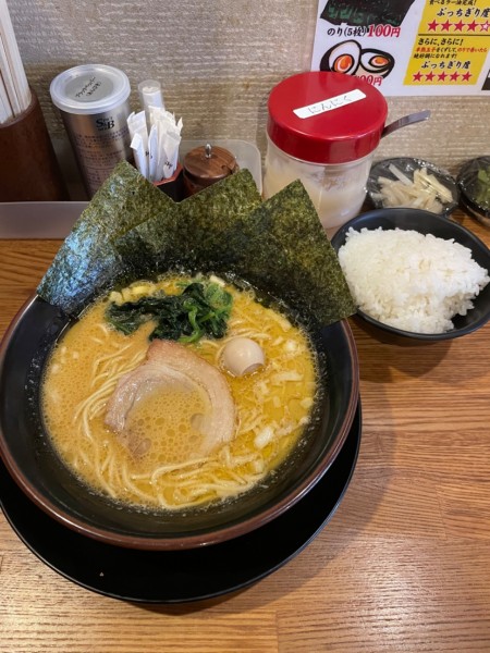 「醤油ラーメン」@横浜家系ラーメン 一新家の写真