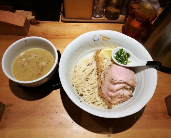 「煮豚つけそば」@SOBAHOUSE 金色不如帰 新宿御苑本店の写真