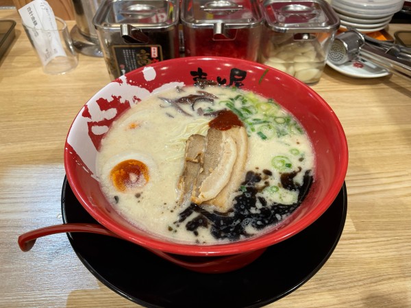 「煮卵　牛じゃんラーメン　970円」@ラーメンまこと屋 福生店の写真