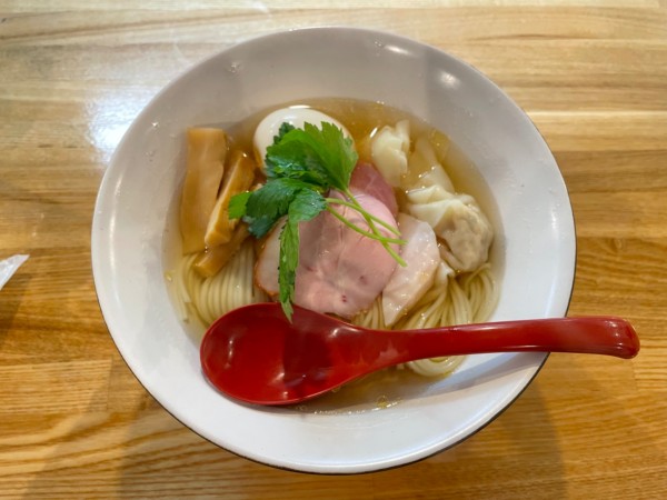 「(松) 特上中華そば 白醤油」@自家製麺 くろ松の写真