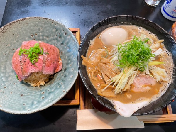 「丸鶏白湯煮干し黒味噌＋味玉」@麺栞 みかさの写真
