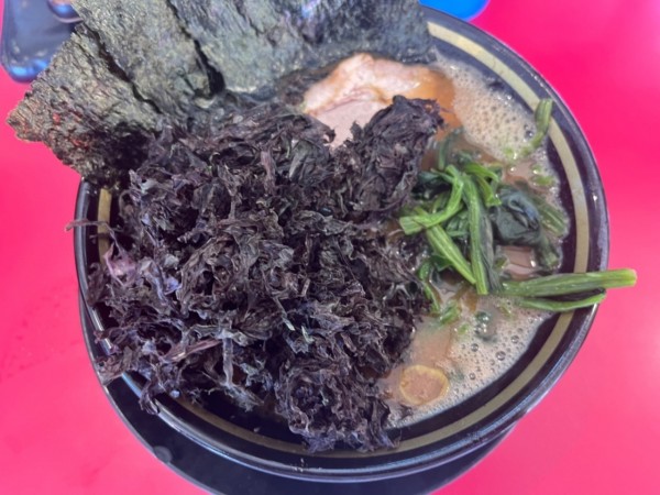 「ラーメン850円＋岩のり200円」@家系ラーメン 王道 神道家の写真