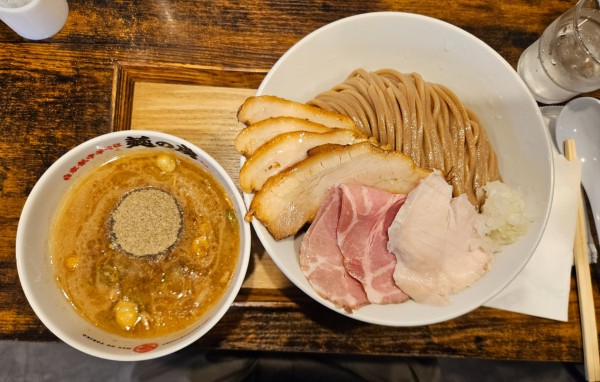 「濃厚煮干しつけ麺(大盛り)」@自家製中華そば 麺の虜の写真