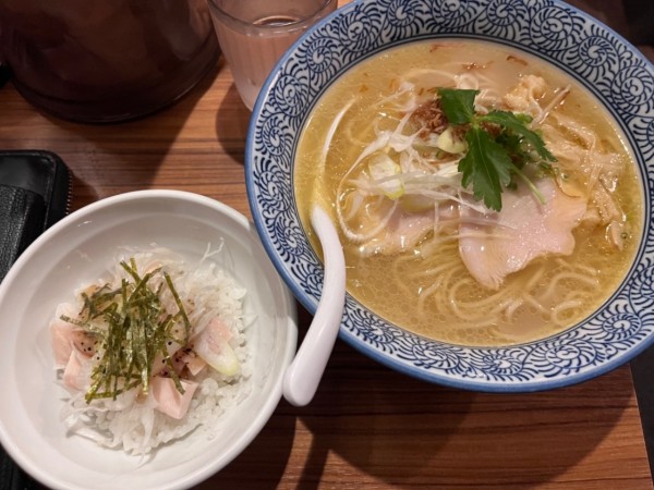 「比内地鶏の白鶏そば850円＋ランチ限定ミニ丼150円」@濃厚鶏そば 麺屋武一 新橋本店の写真
