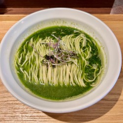 【限定】ニラ煮干ソバ（950円）、プレミアムニボプレッソ（1100円）＋ニラクリームチーズの和え玉（400円）