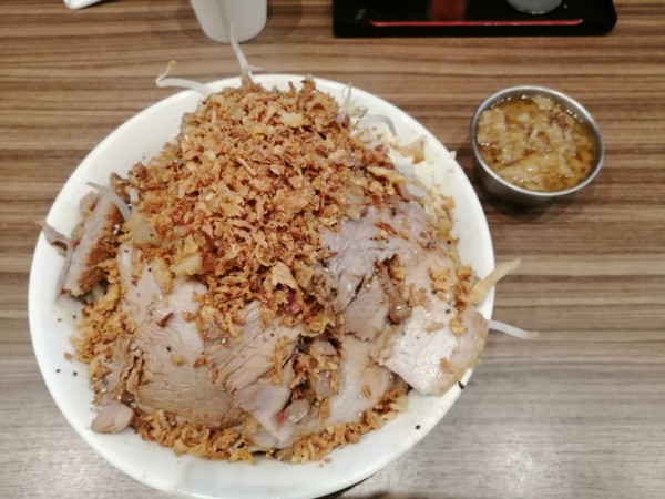 「汁なし（300g）＋豚マシ＋別皿アブラ」@夢を語れ 岐阜の写真