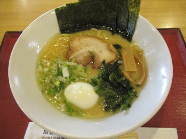 「塩とんこつラーメン（880円）」@元八王子食堂の写真