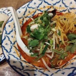 トムヤムクンラーメン＆チキンライスのセット(1,100)