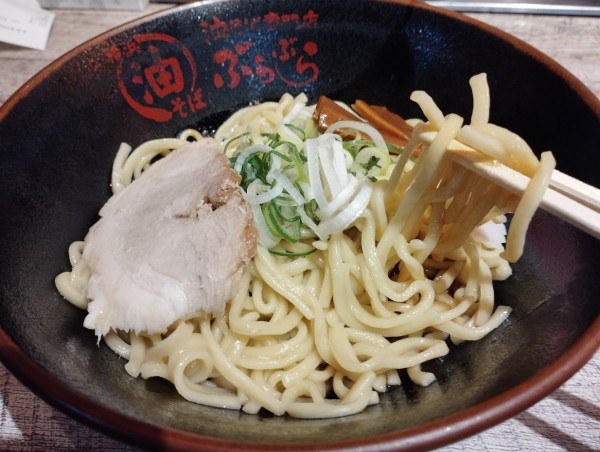 「油そば(無料大盛225g)(800)」@油そば専門店 ぶらぶら 伊勢佐木町店の写真