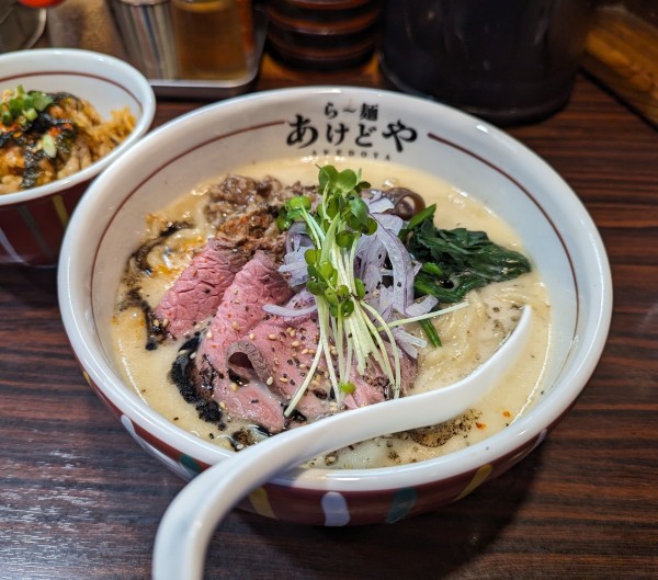 「牛白湯ら〜麺」@らー麺 あけどやの写真