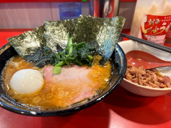 「ラーメン、白玉、まぶし」@家系総本山 ラーメン吉村家の写真